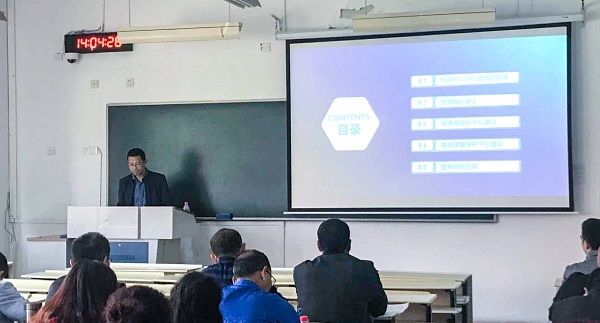 托普云農(nóng)營銷中心副總監(jiān)龍捷頻為培訓班作內(nèi)容講解